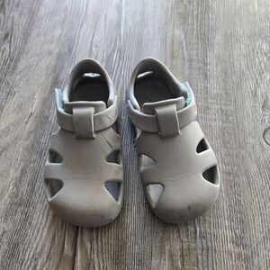 Ten Little Gray Splash Sandals Size 8 Box Included